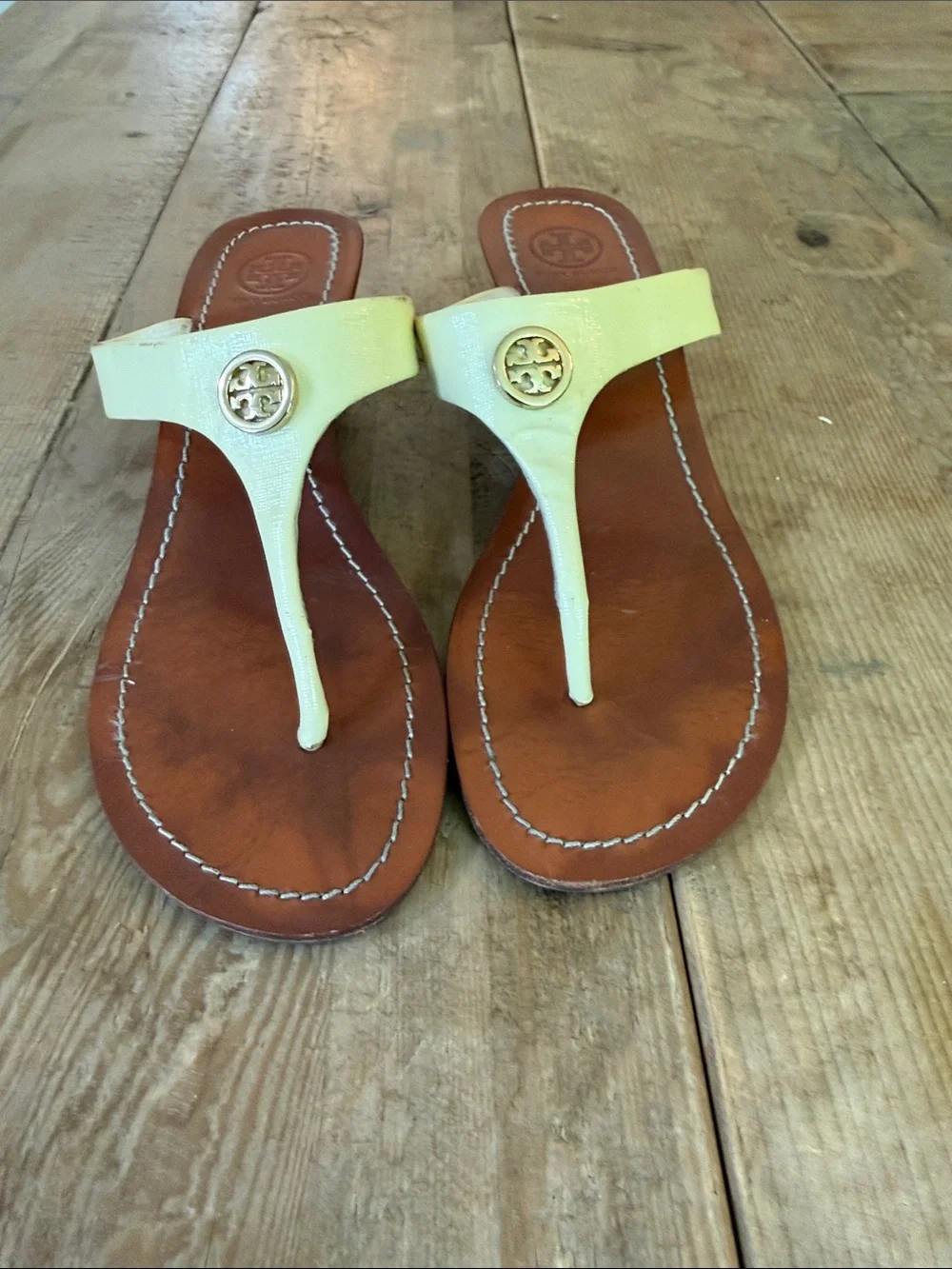 Tory Burch Pale Yellow Leather Thong Sandals with Gold Logo
